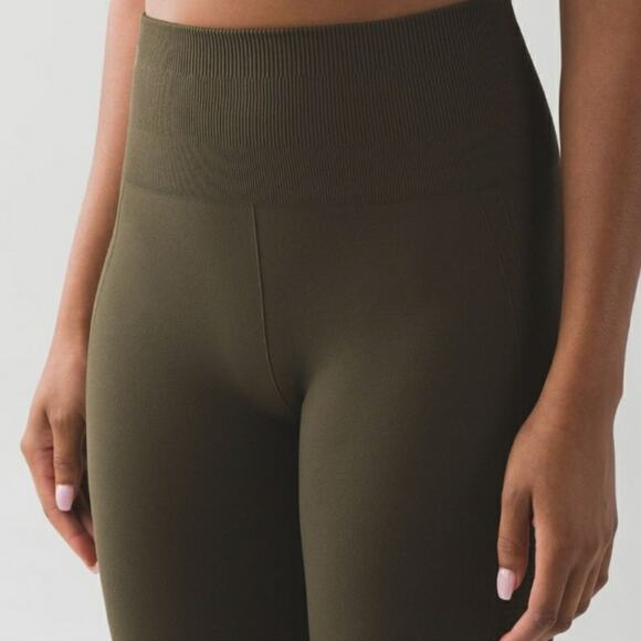 Lululemon Flow & Go Crop SEE MEASUREMENTS - Picture 3 of 12